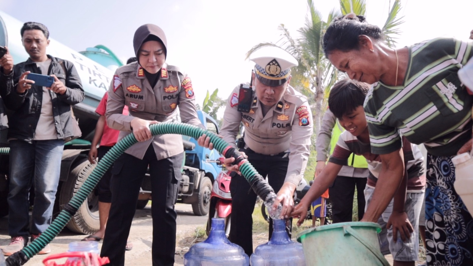 28 Tahun Pengabdian Patriatama, Polda Jatim Distribusikan 3,4 Juta Liter Air Bersih