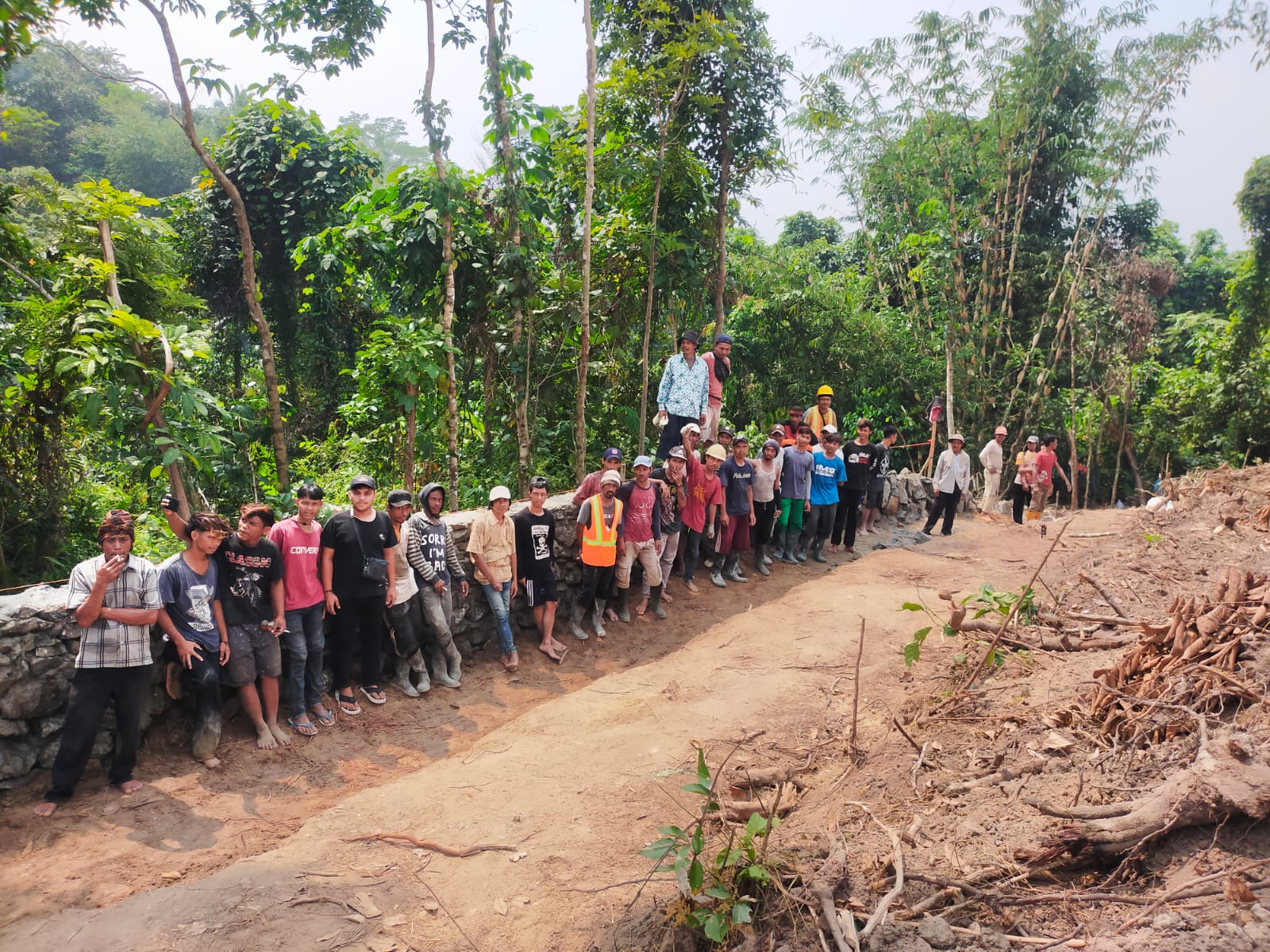 Masyarakat Desa Sangiangtanjung Mestujui Adanya Pembangunan Ternak Ayam