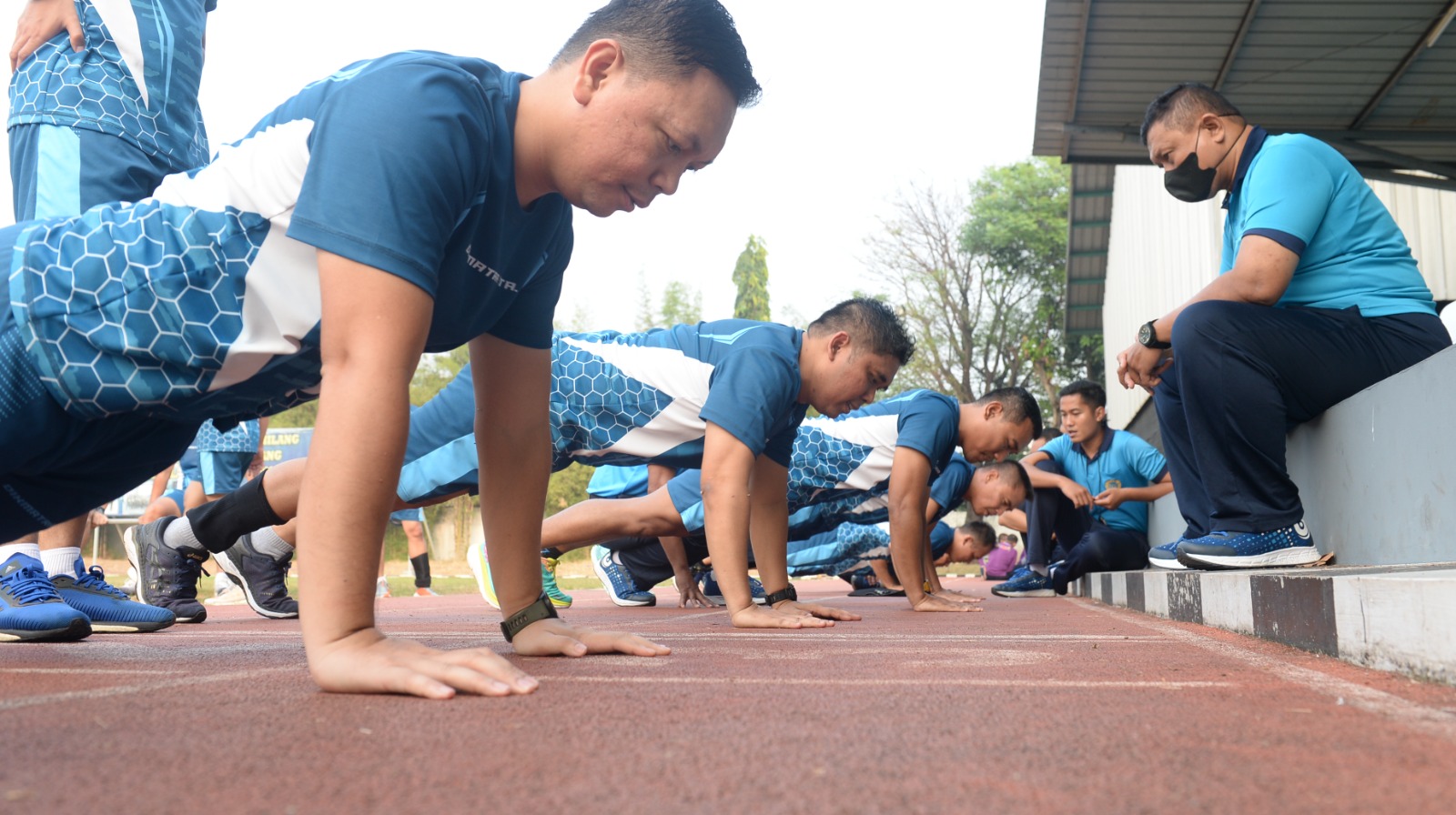 JELANG TUTUP PENDIDIKAN, PASIS SUSJEMENSTRA TNI AL ANGKATAN KE-18 TA 2023 LAKSANAKAN TES KESAMAPTAAN JASMANI.