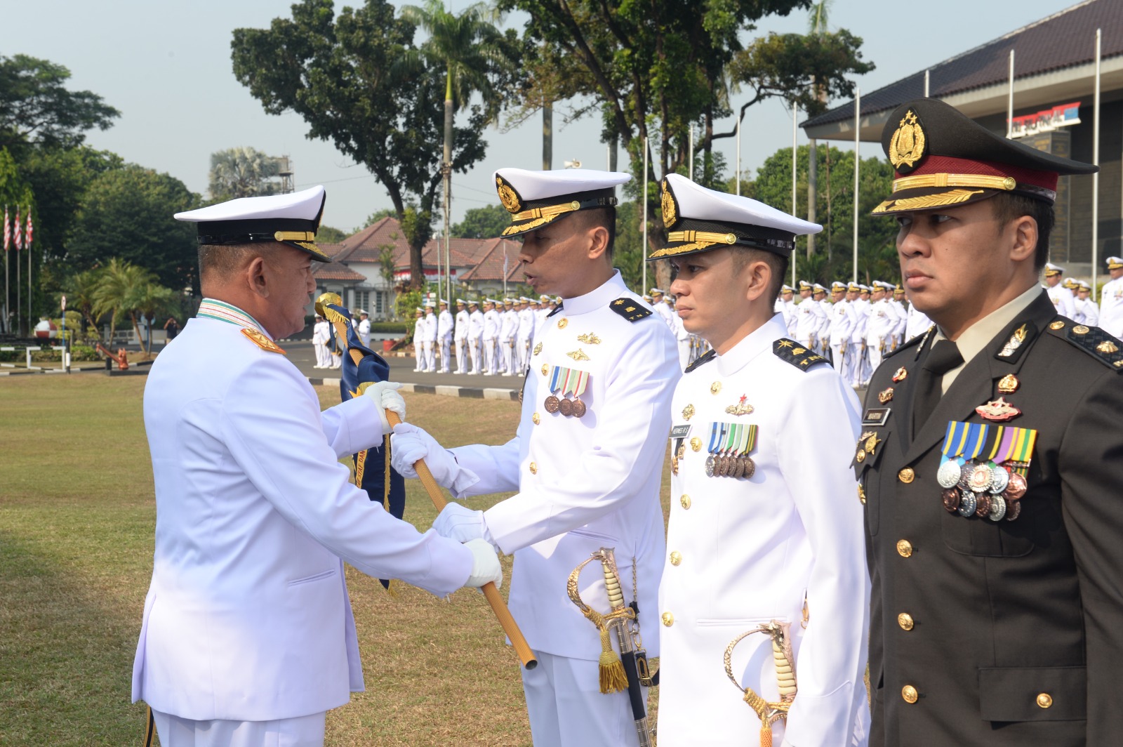 SESKOAL LAKSANAKAN UPACARA HUT KEMERDEKAAN RI KE 78 DAN PEMBERIAN BENDERA PRESTASI.