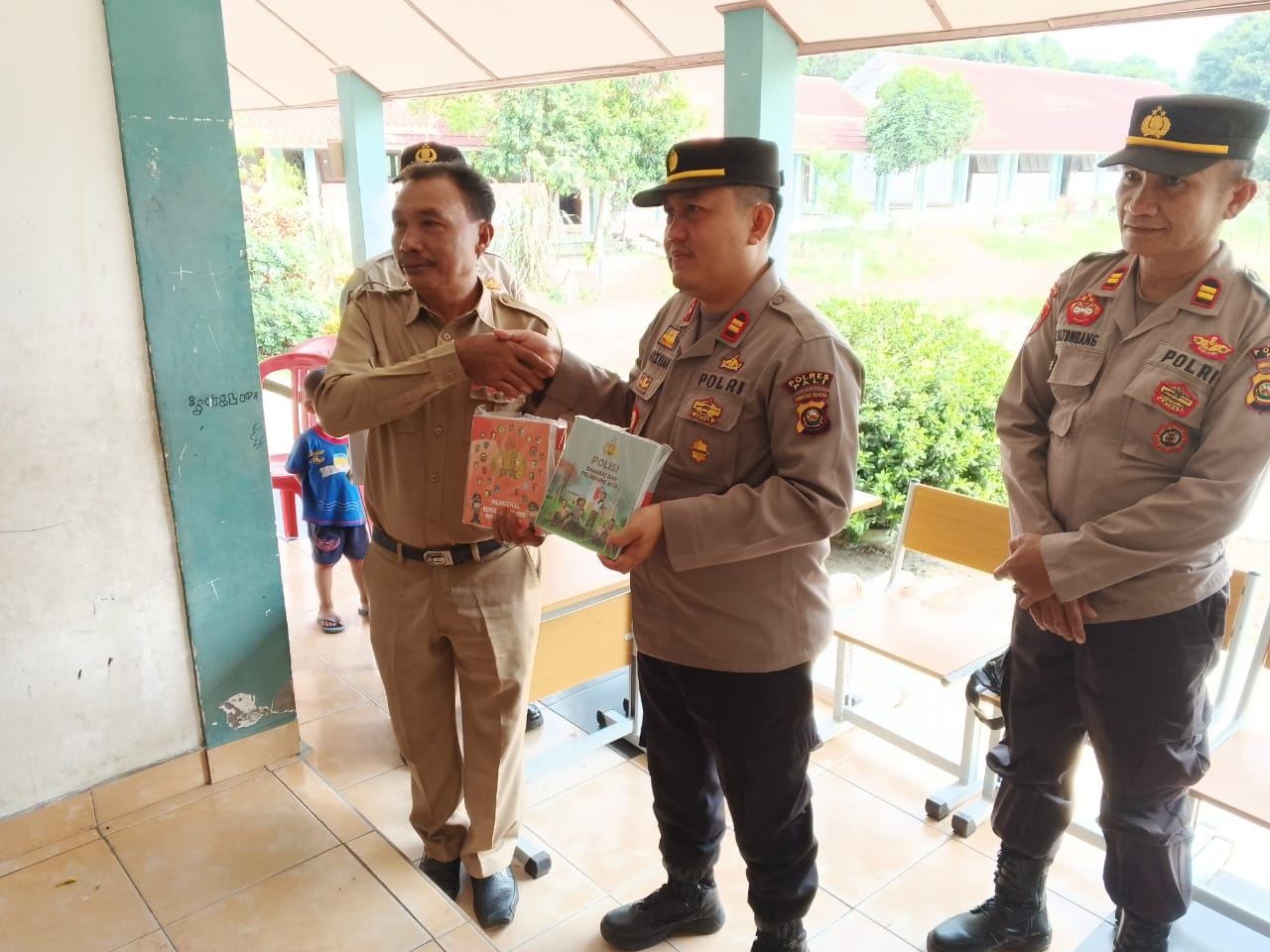 Polsek Penukal Abab Hadiri Pembagian Hadiah Meriahkan HUT RI Ke 78