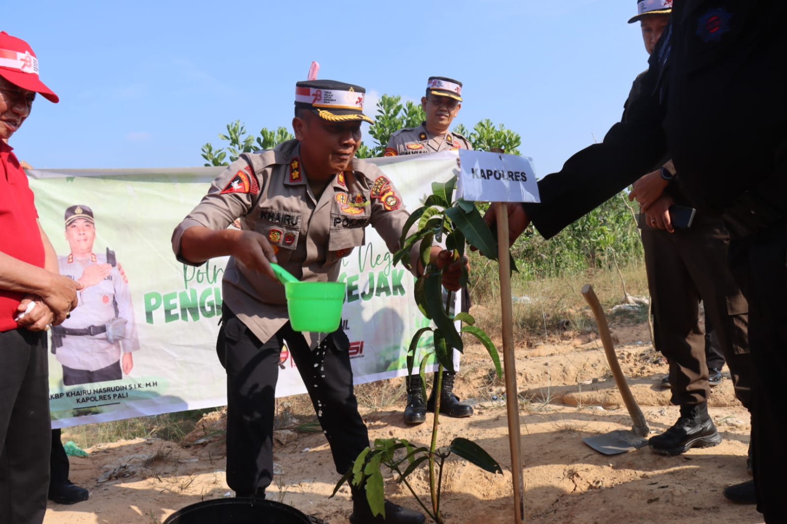 Mengatasi Masalah Perubahan Iklim, Polres PALI Menanam Seribu Pohon