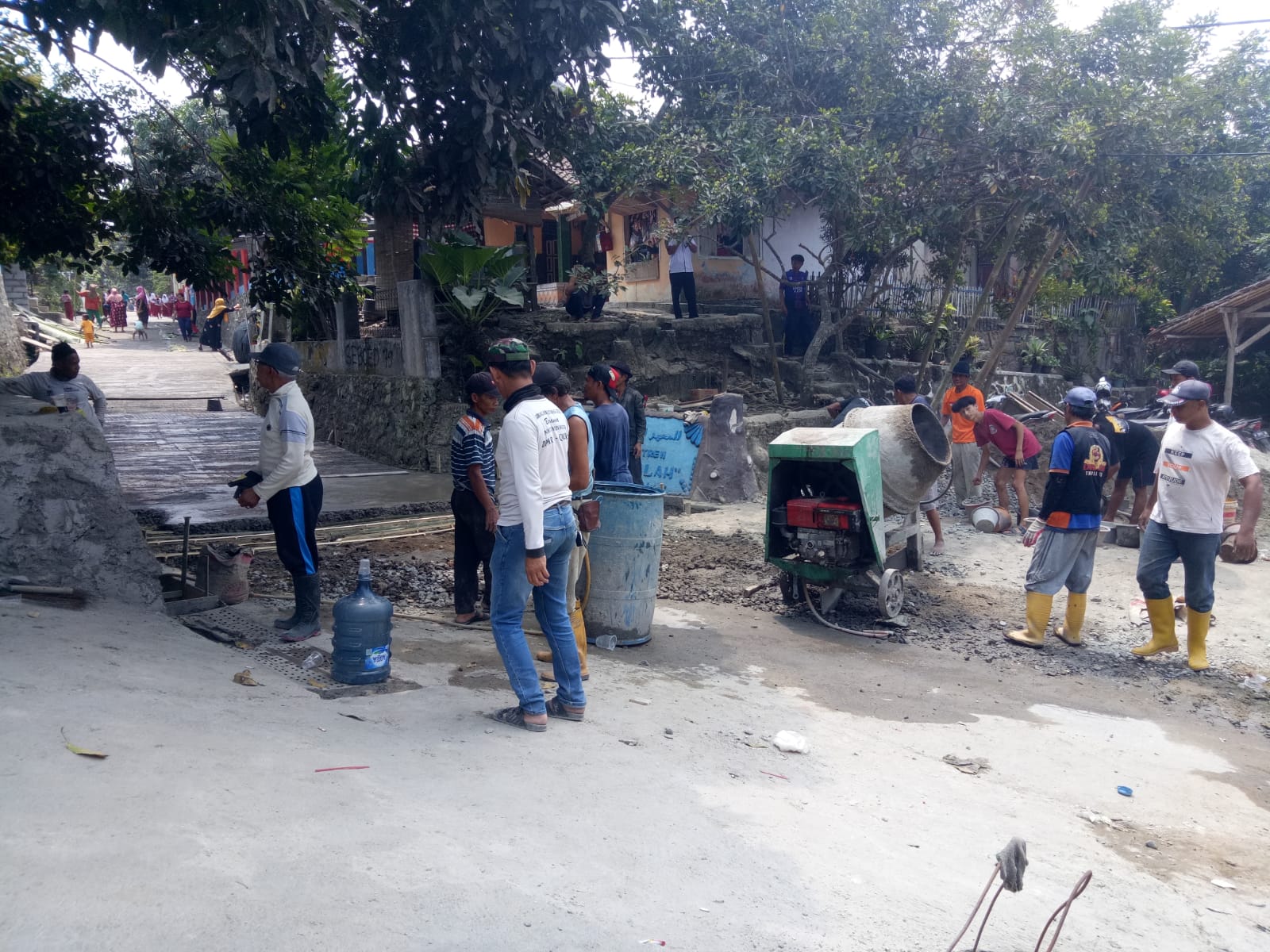 Heboh Terkait Pembagunan Jalan Poros Desa Di Kampung Binong 