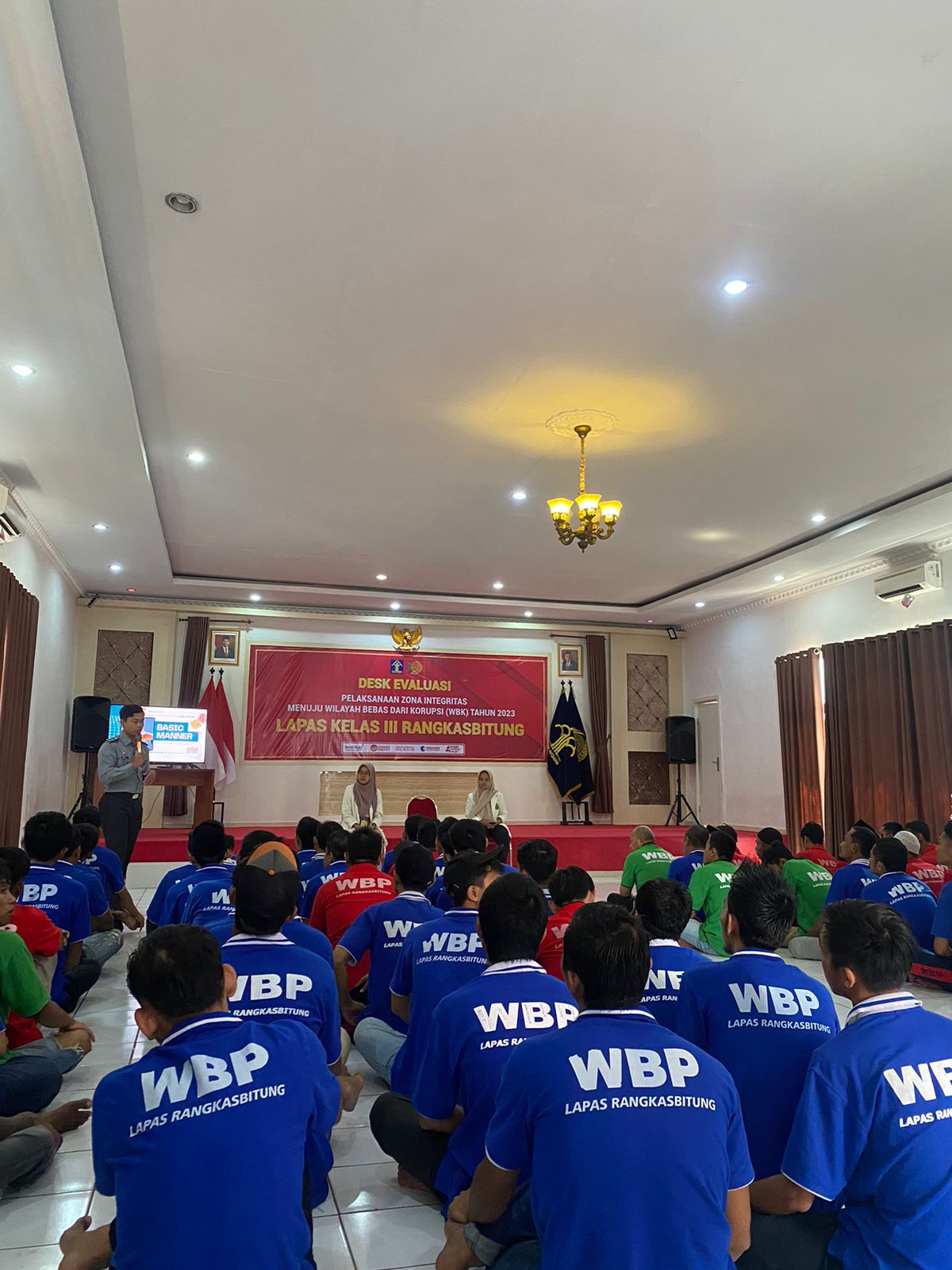 Lanjutkan Praktik Baik, Ratusan WBP Lapas Rangkasbitung Dilatih Basic Manner Oleh Mahasiswi UIN SMH Banten