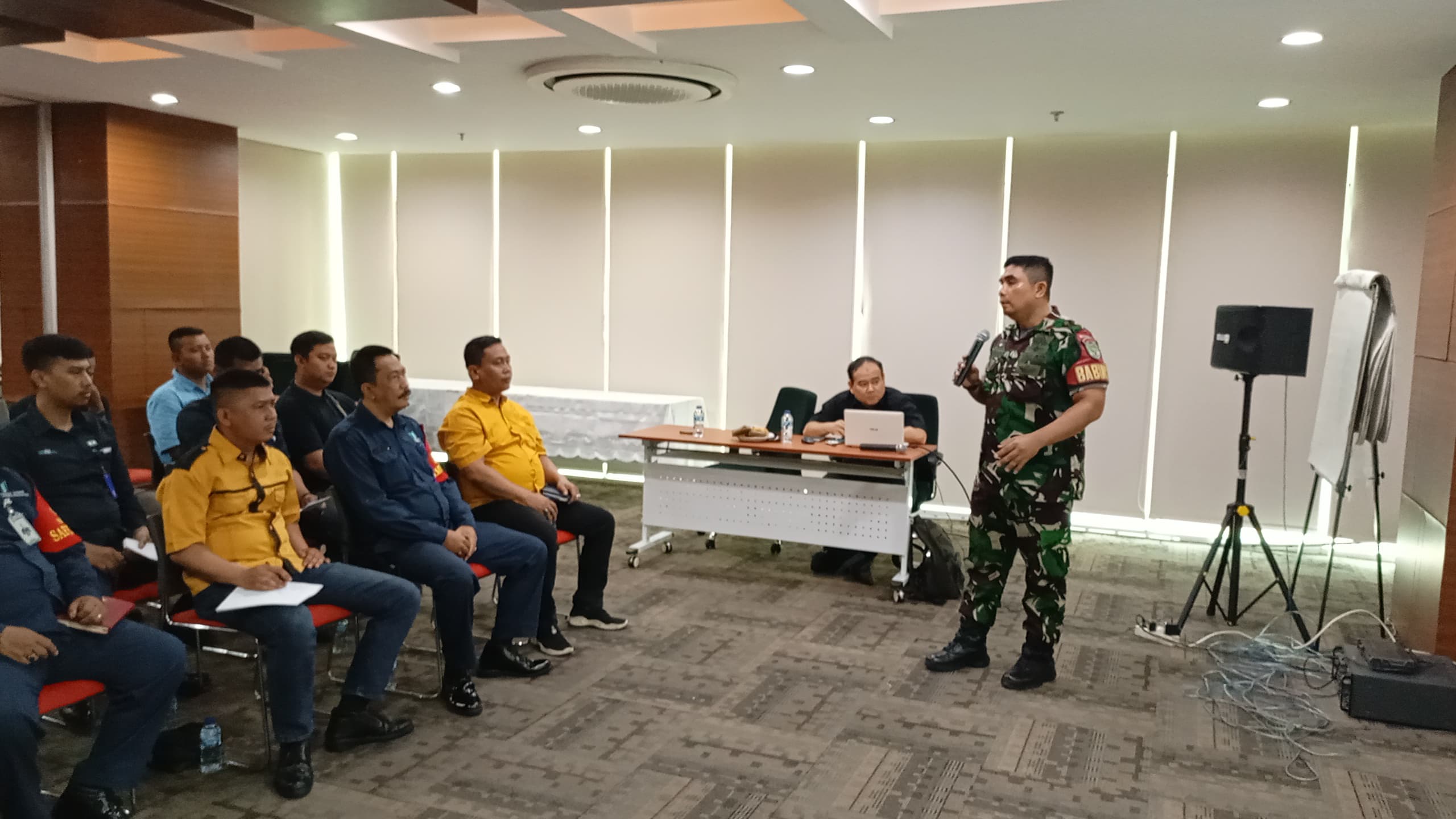 Akhlak, Moral dan Profesional Materi Wasbang Pegawai BUMN Oleh Babinsa Giat Wasbang