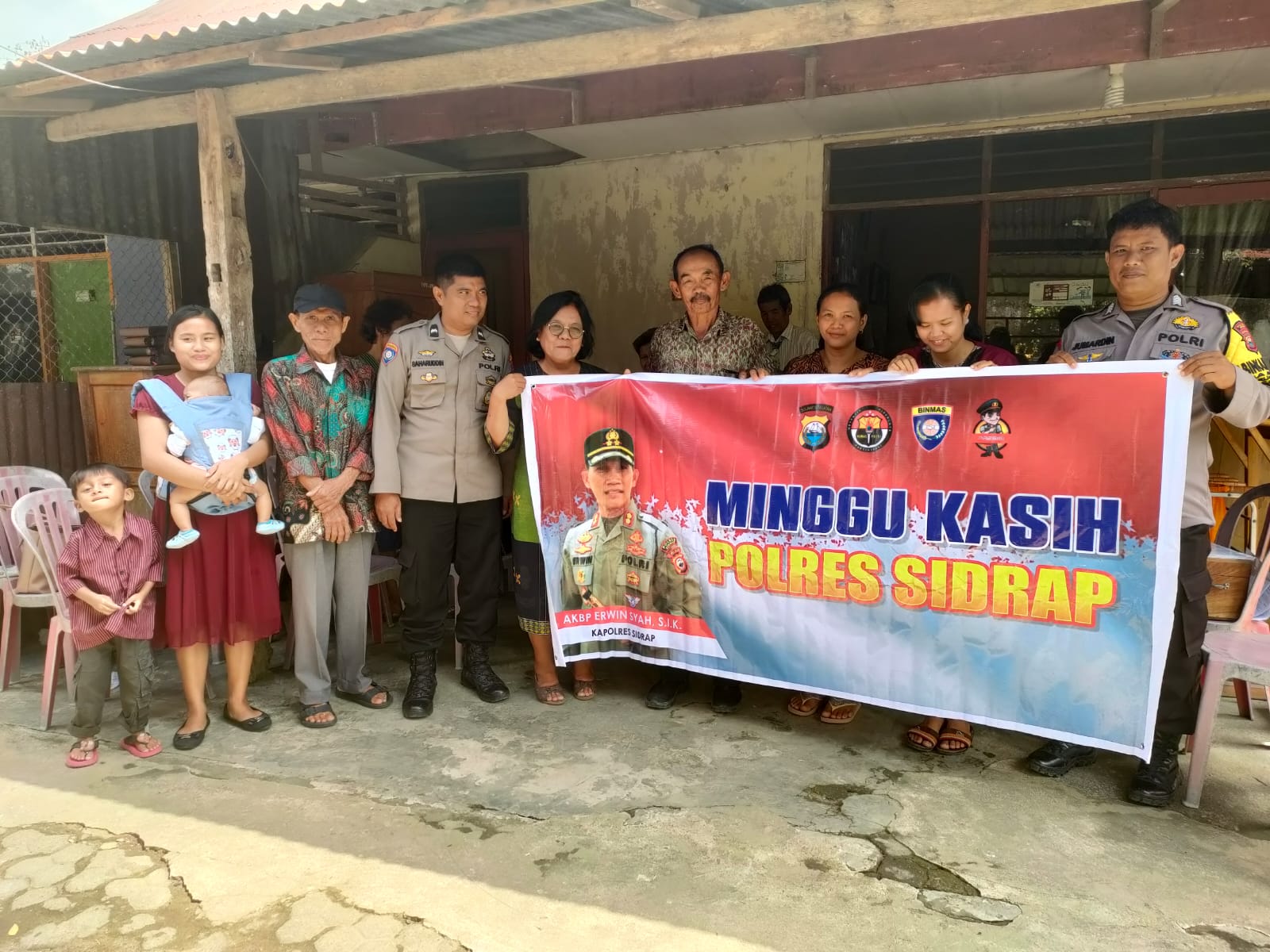 Personel Polsek Panca Rijang Gelar Minggu Kasih di Kompleks SMKN 4 Desa Kulo