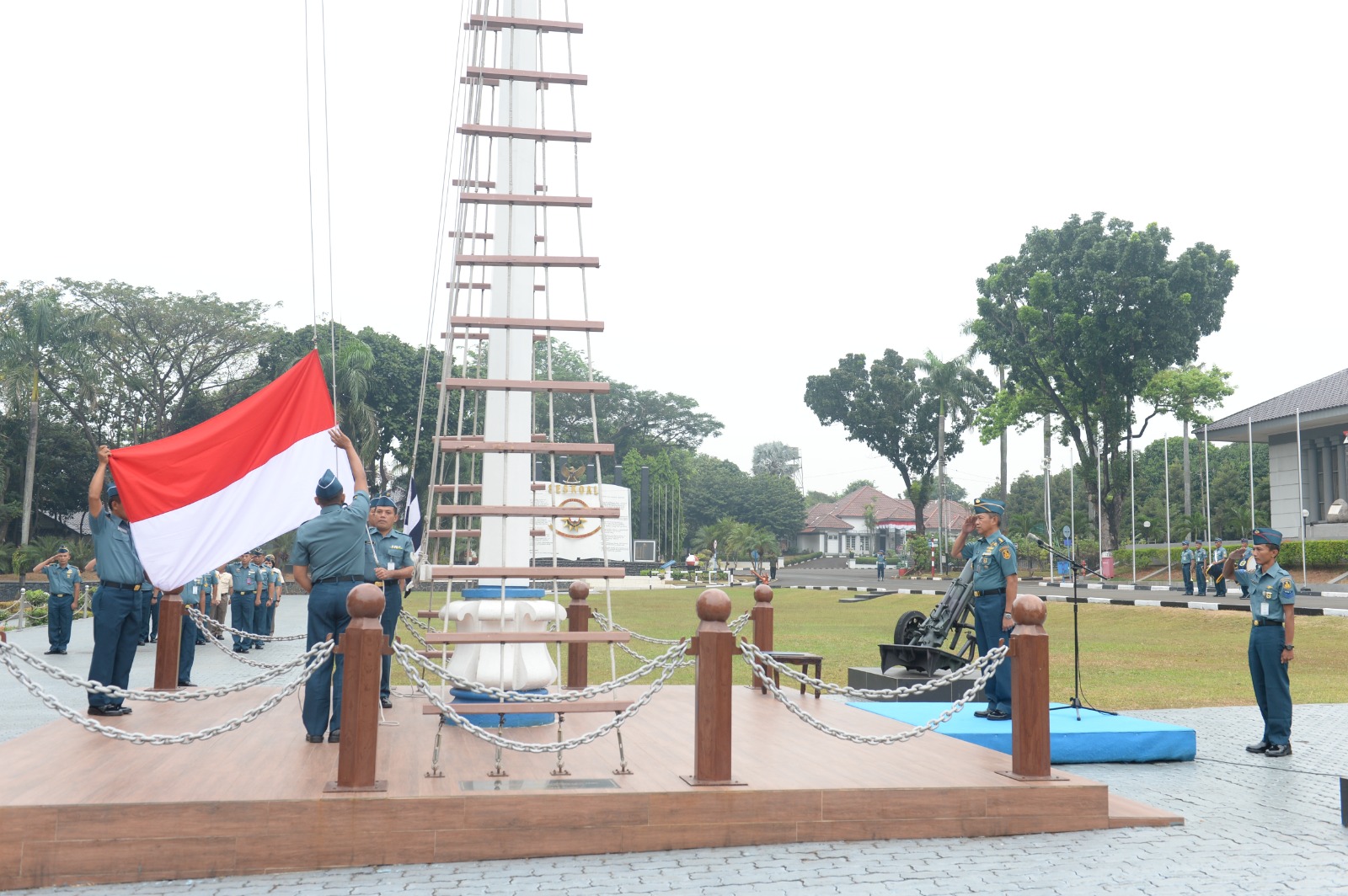 DOSEN UTAMA KEJUANGAN SESKOAL PIMPIN UPACARA BENDERA