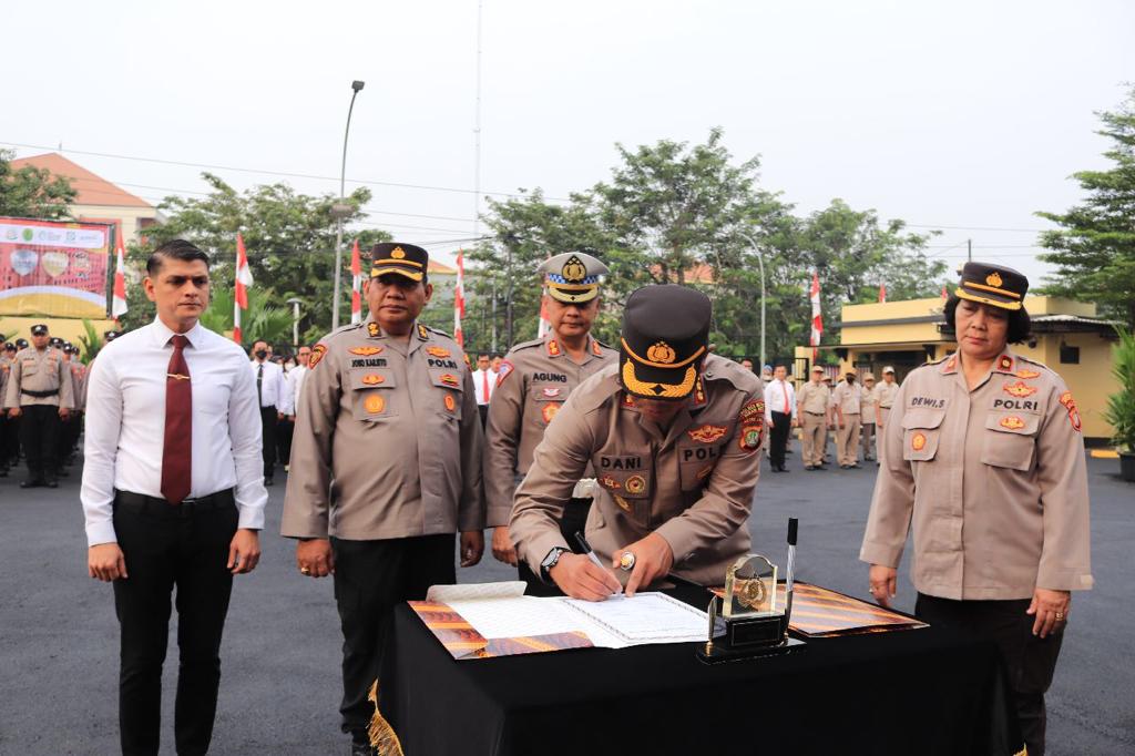 Deklarasi dan Penandatangan Komitmen Bersama Lingkungan Terjaga Polres Metro Bekasi Kota