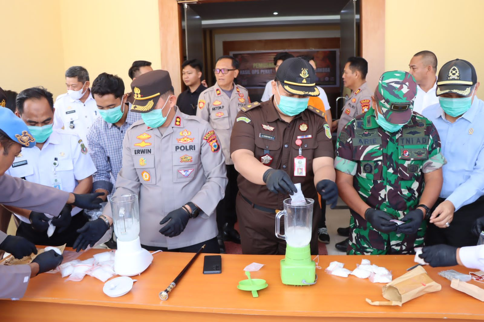 Kapolres Sidrap bersama Forkopimda Musnahkan 1050 Miras Berbagai Merek dan 1 Kg Sabu