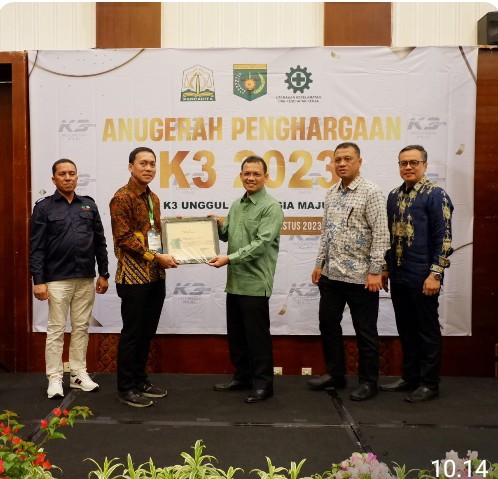 MEDCO E&P MALAKA RAIH PENGHARGAAN KECELAKAAN NIHIL 2023 DARI MENTERI KETENAGAKERJAAN