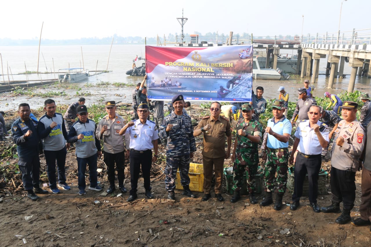 Lantamal XII Ikut Gelar Program Kali Bersih (Prokasih) Nasional 2023 Serentak di 78 Wilayah Satuan TNI AL Seluruh Indonesia