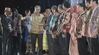 Remajakan Ribuan Hektare Sawit Rakyat, Bupati OKI Terima Anugerah Perkebunan dari Kementan