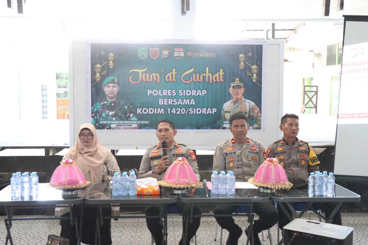 Dalam Jumat Curhat, Kapolres AKBP Erwin Syah Salurkan Buku di Universitas Ichsan Sidrap