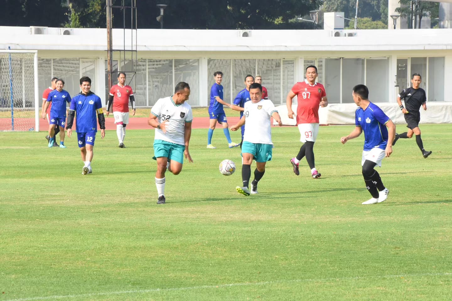 Berkeringat Bersama Kodam jaya, Polda Metro Jaya dan Selebritis FC