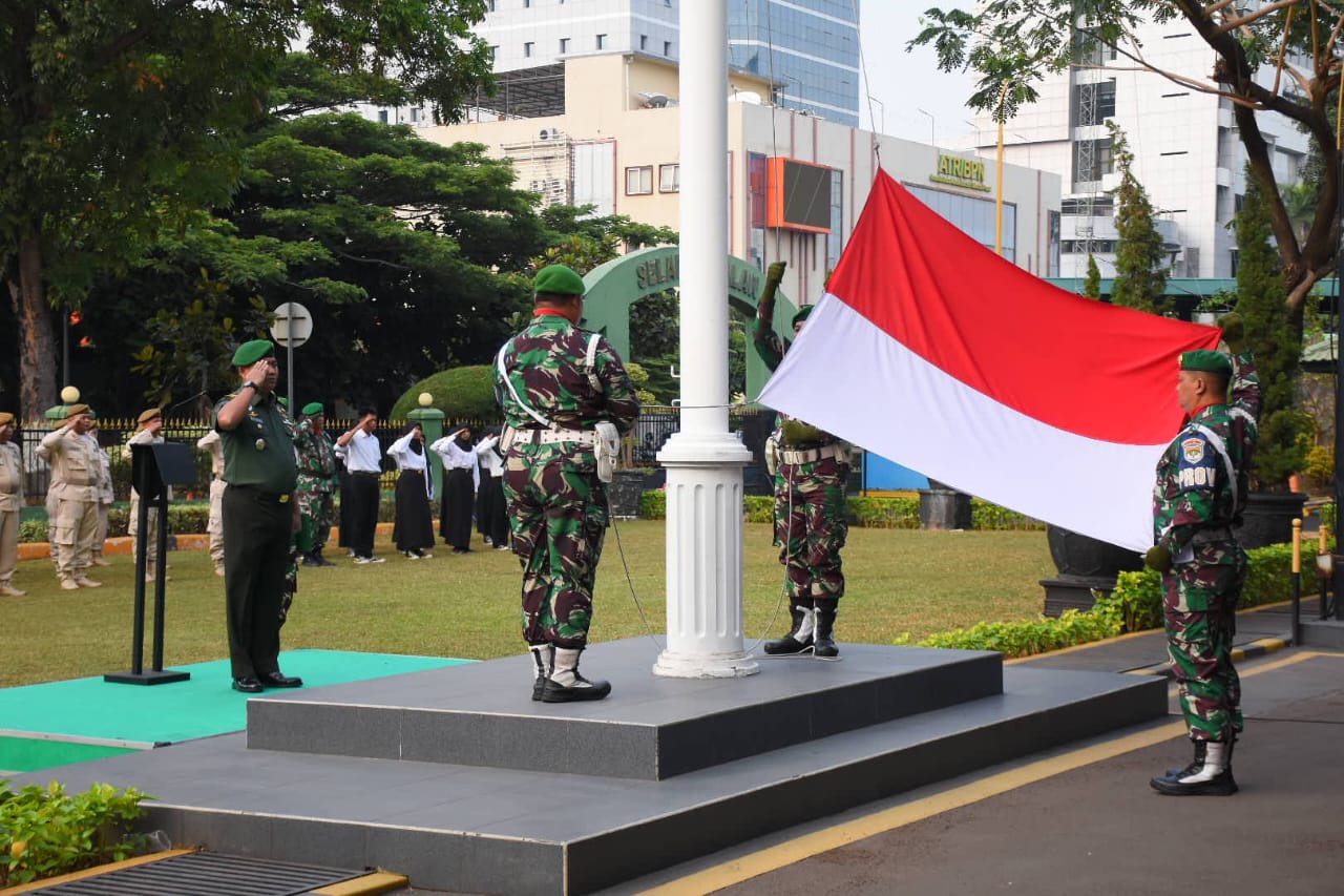 Kodim 0501/JP Gelar Upacara Bendera 17 an