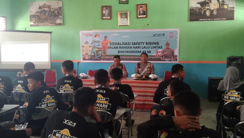 Dalam Rangka Hari Lalulintas Bhayangkara ke-68, Sat Lantas Polres Sidrap Sosialisasi Safety Riding di SMKN 5