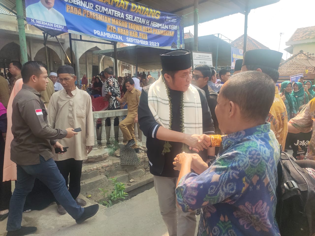 Polsek Penukal Abab Polres PALI Hadiri Kegiatan Gubernur Sumsel Resmikan Masjid Taqwa Desa Prambatan