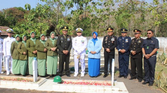 Kodim 0614/Kota Cirebon Gelar Ziarah Nasional Dalam Rangka Peringatan HUT TNI ke-78 Tahun 2023.