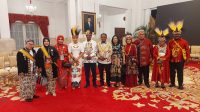 Rahardjo Jali Sultan Sepuh Aloeda II Keraton Kasepuhan Cirebon Menghadiri Undangan Hari Batik Nasional Di Istana Merdeka Jakarta