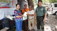 Peran Serta Babinsa Koramil 07/KB Monitoring Giat Pendistribusian Bansos di Wilayah Binaan