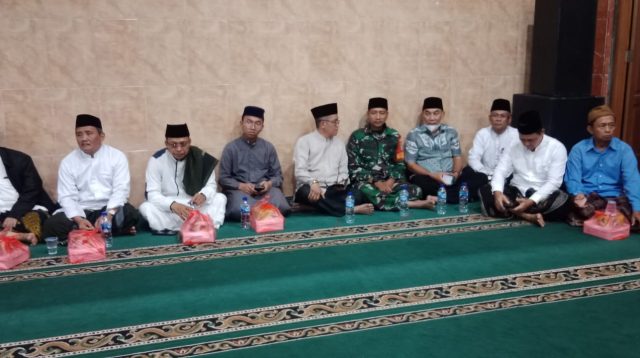 Babinsa Koramil 07/KB Sertu Taufik H Hadiri Maulid Akbar di Masjid Nurul Iman Kembangan Selatan