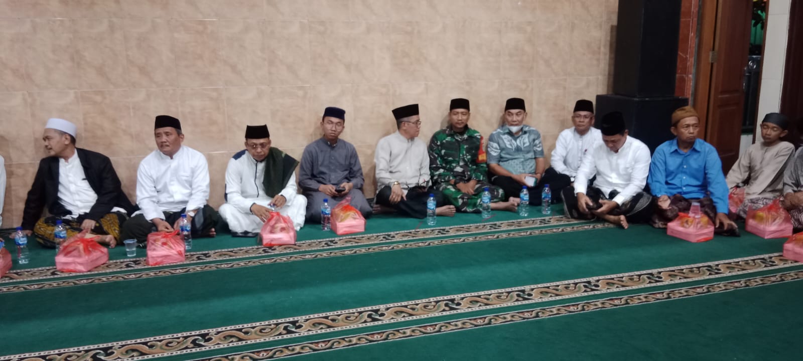 Babinsa Koramil 07/KB Sertu Taufik H Hadiri Maulid Akbar di Masjid Nurul Iman Kembangan Selatan