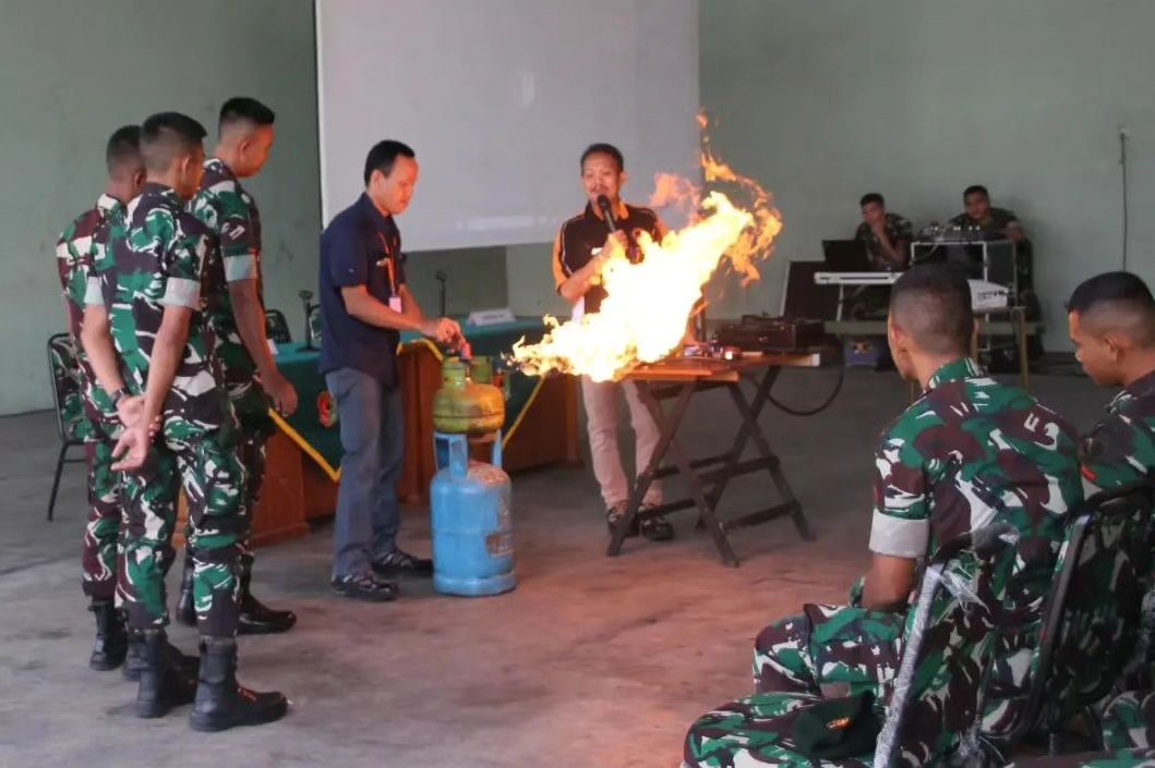 Yonif 318 Kostrad Ikuti Sosialisasi Keamanan Tabung Gas Elpiji dari PT. Lebak Abadi Elpiji