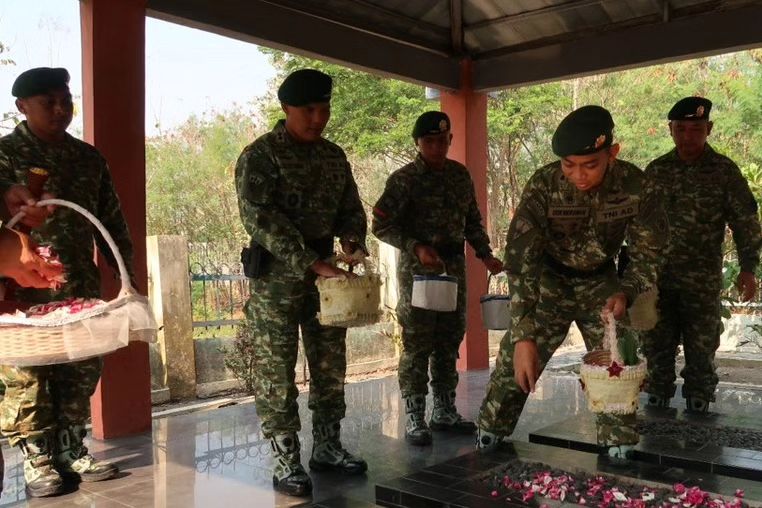 Peringati HUT Ke-62, Keluarga Besar Brigif 6 Kostrad Gelar Ziarah Ke TMP