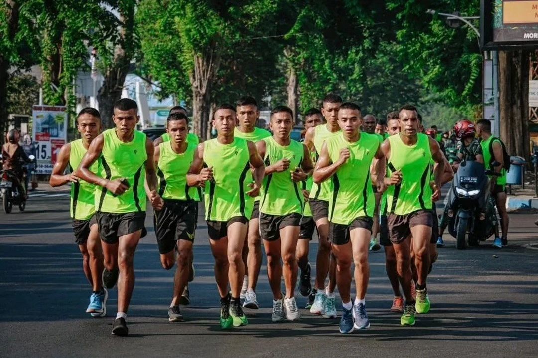 Lari 10 Km Rutin Terpimpin di Satuan Yonzipur 10 Kostrad