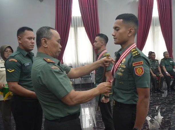 Prajurit Yonkav 8 Narasinga Kostrad Raih Prestasi Lulusan Terbaik Prodi Diksa Jerman TA.2023