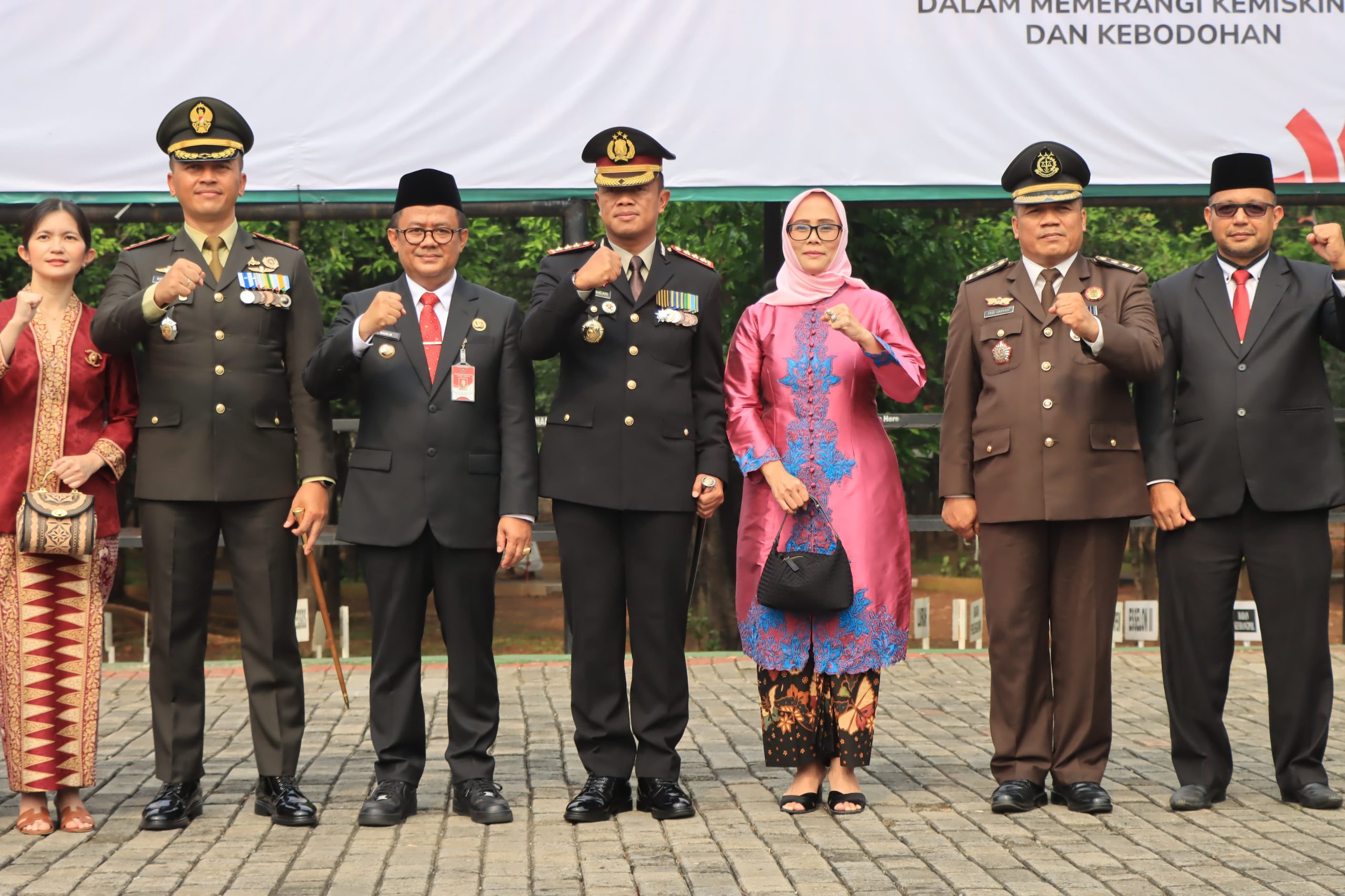 Kapolres Metro Bekasi Kota dan Forkopimda hadiri Upacara Hari Pahlawan Ke – 78 Tingkat Kota Bekasi