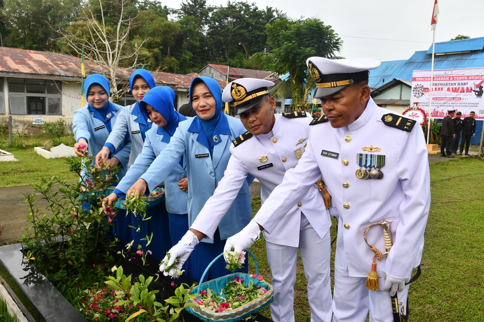 Lanal Simeulue Hadiri Upacara Ziarah dan Tabur Bunga Peringatan Hari Pahlawan Ke-78 Tahun 2023