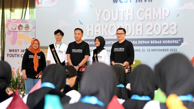 WEST JAVA YOUTH CAMP Bey Machmudin Kukuhkan Seratus Duta Integritas