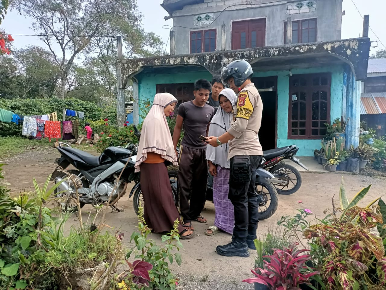 Bhabinkamtibmas Polsek Bandar Menyampaikan Pesan Kamtibmas di Kecamatan Bandar, Bener Meriah