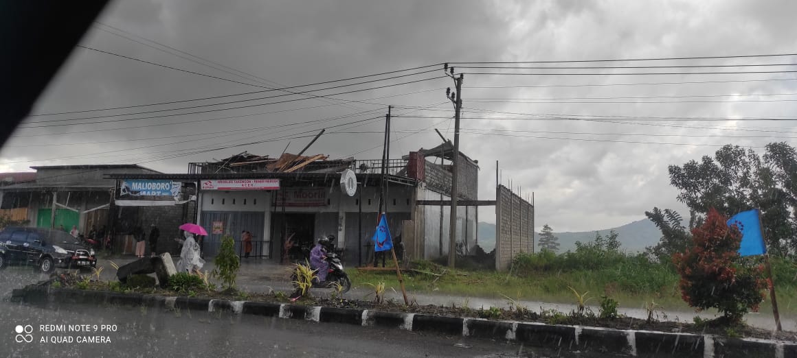 Bencana Alam: Angin Puting Beliung Menerjang Puluhan Rumah di Bener Meriah