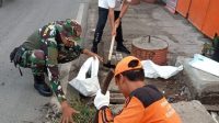 Dengan Tema Bakti Kita Untuk Jakarta, Babinsa Koramil 07/KB Sertu Taufik H Hadiri Giat Apel dan Kerja Bakti Tiga Pilar Kel Kembangan Selatan 