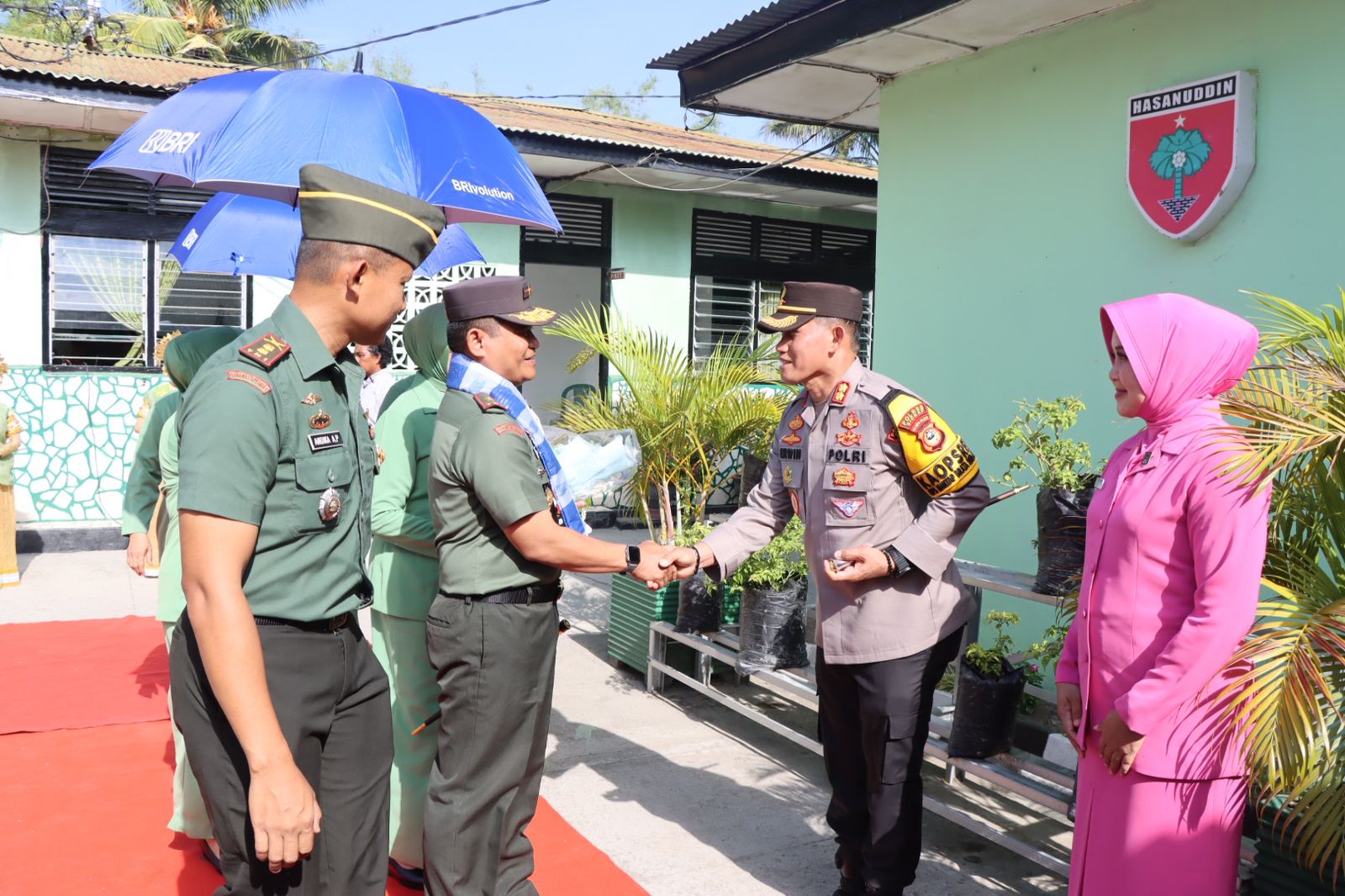 Kapolres Sidrap bersama Ketua Bhayangkari Sambut Kunjungan Kerja Danrem 141/Toddopuli di Makodim