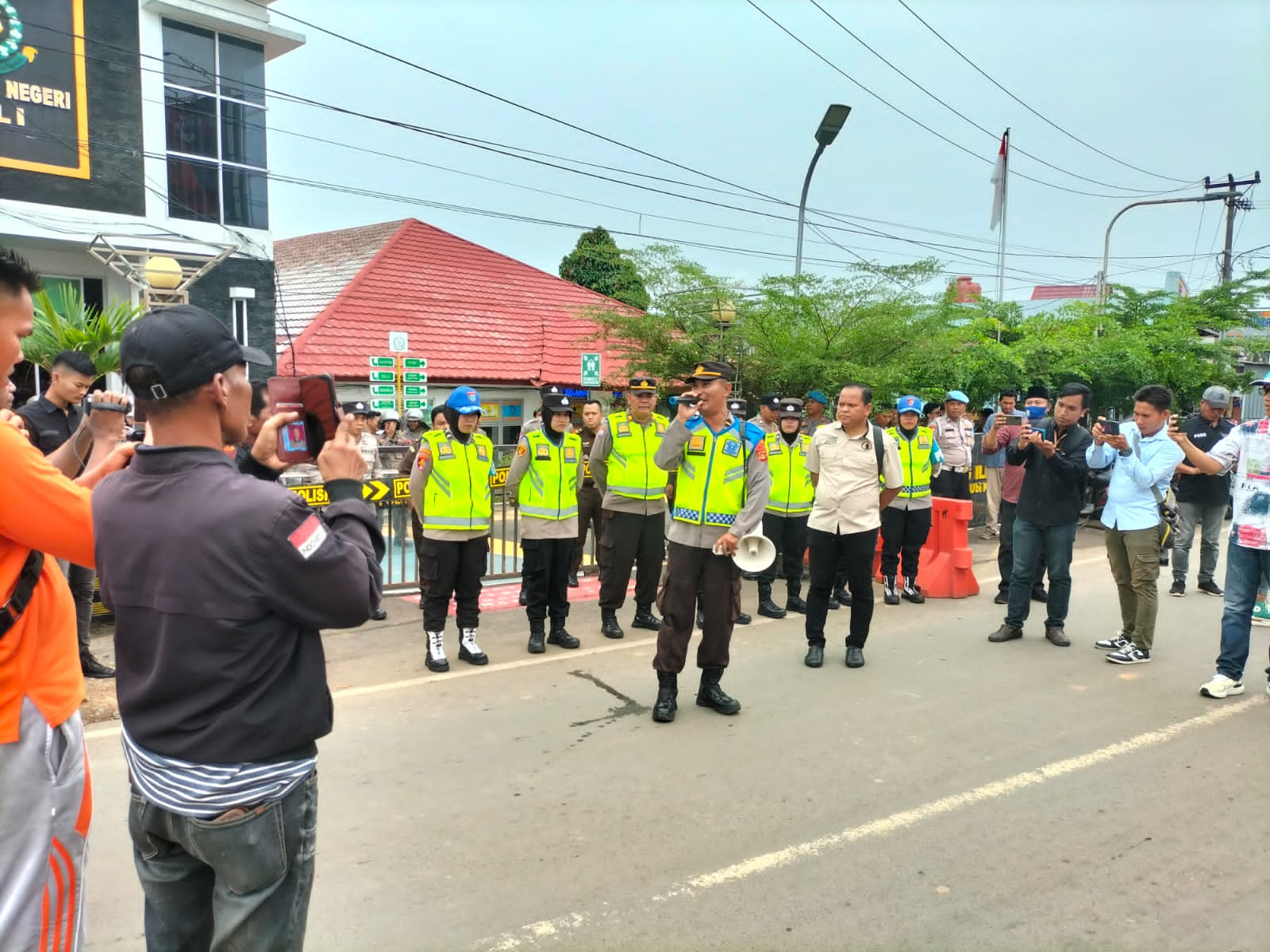 Polres PALI Amankan Aksi Unjuk Rasa Pemuda Pancasila di Kantor Kejari