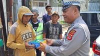 Jum’at Barokah, Polres Cirebon Kota Bagikan Puluhan Nasi Kotak