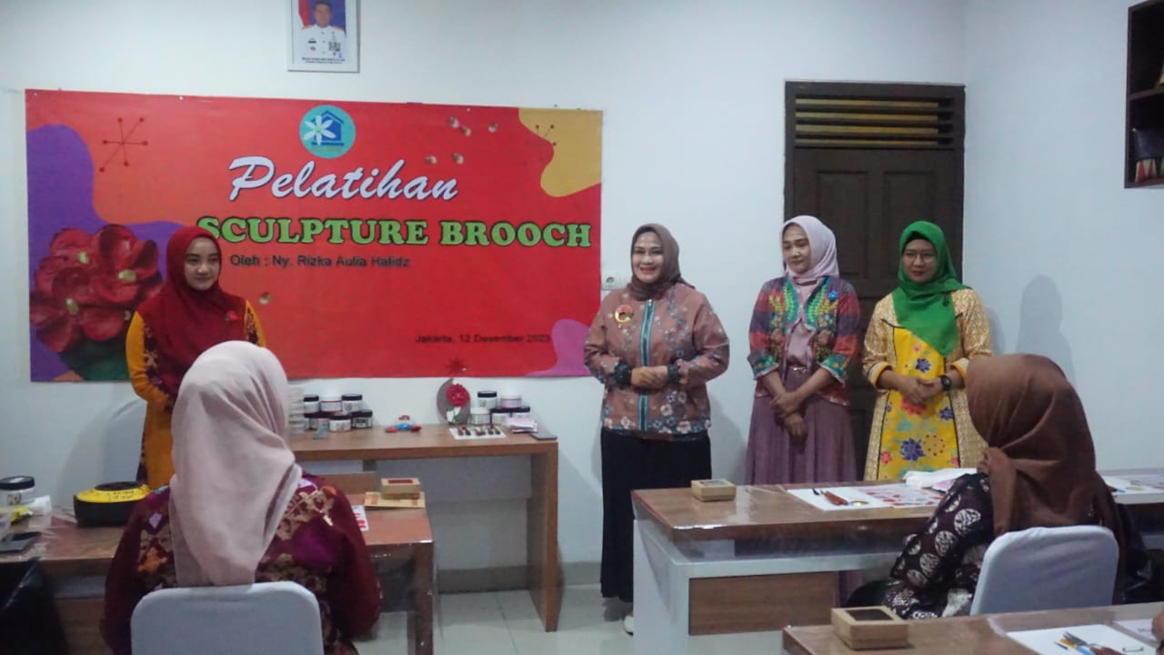 KETUA KORCAB III DJA I MEMBUKA PELATIHAN SCULPTURE BROOCH