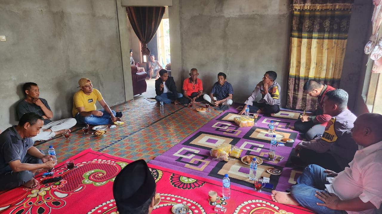 Curhat Sambil Ngopi Bareng Bersama Kapolsek Landono dan Pemerintah Serta Warga