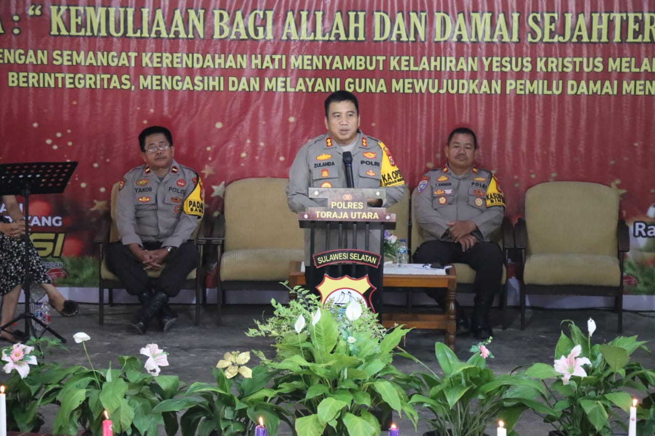 Polres Toraja Utara Gelar Perayaan Natal Oikumene dan Berikan Bingkisan Sembako Kepada Anak Panti Asuhan