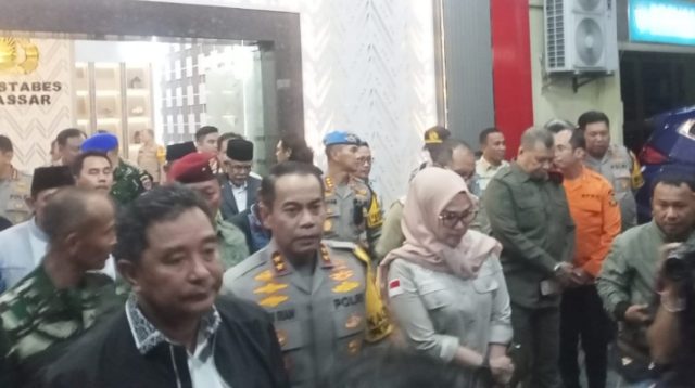 Kapolda Sulsel, Bersama Forkopimda Melakukan Kunjungan ke Sejumlah Gereja di Malam Natal