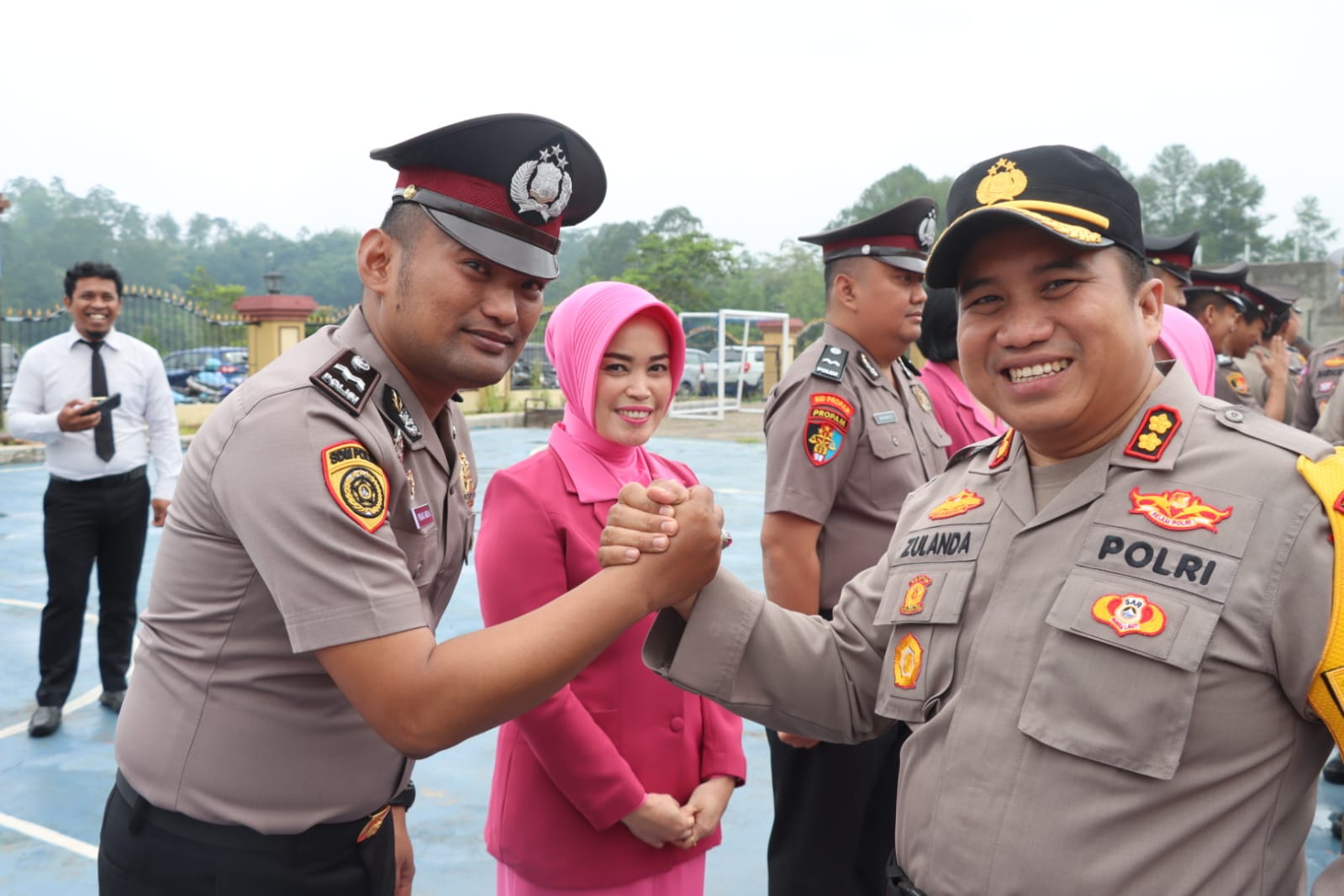 Jelang Tahun 2024, Polres Toraja Utara Gelar Upacara Korps Raport Kenaikan Pangkat 19 Personel