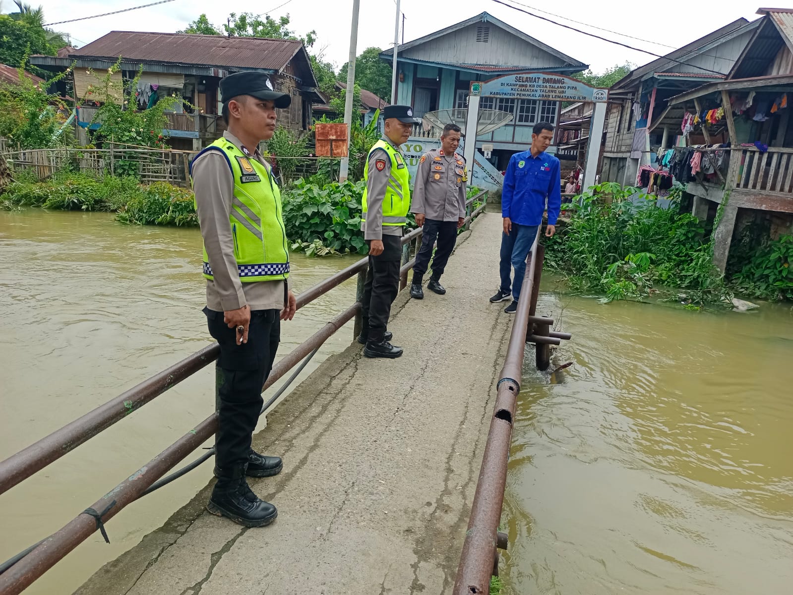 Polsek Talang Ubi Monitoring dan Pengecekan Banjir di Talang Pipa