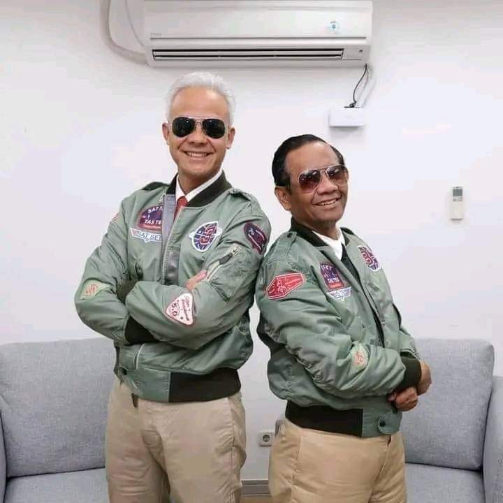 Debat Tema Pertahanan, Ganjar Kenakan Jaket Bomber ala Top Gun