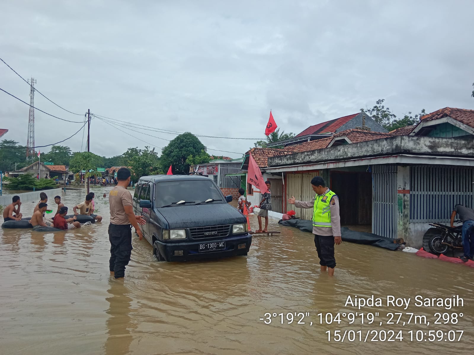 Polsek Tanah Abang Monitoring Debit Air Volume Banjir Diwilayahnya