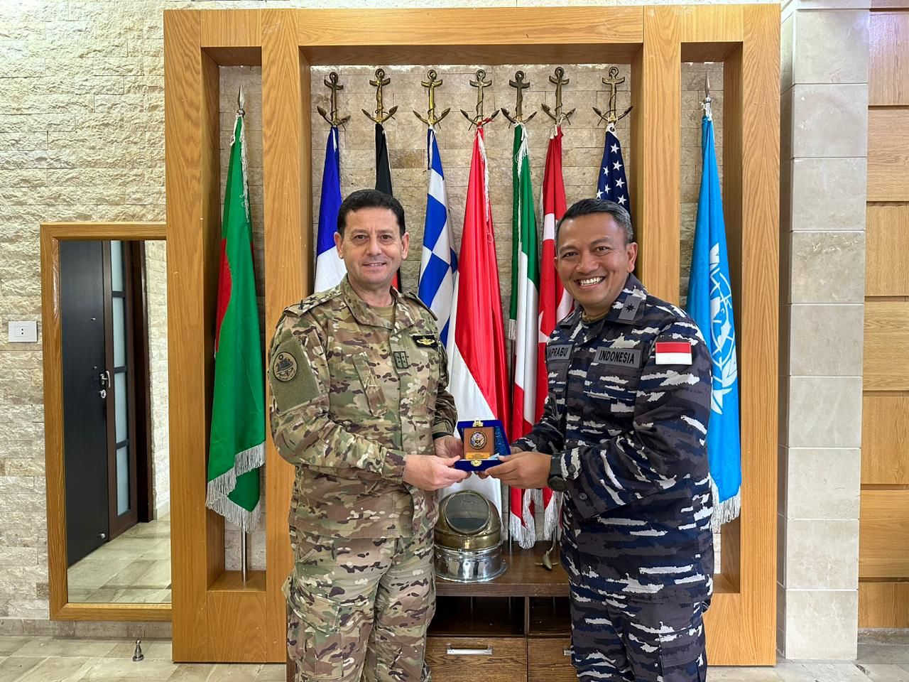 Tingkatkan Kerjasama Antar Negara, Komandan Satgas MTF TNI Konga XXVIII-O UNIFIL Laksanakan Courtesy Call Kepada LAF Navy Commander