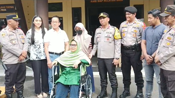 Bakti Sosial Pemberian Kursi Roda Oleh Polsek Tanjung Priok Bersama Donatur Bapak Haji Gani