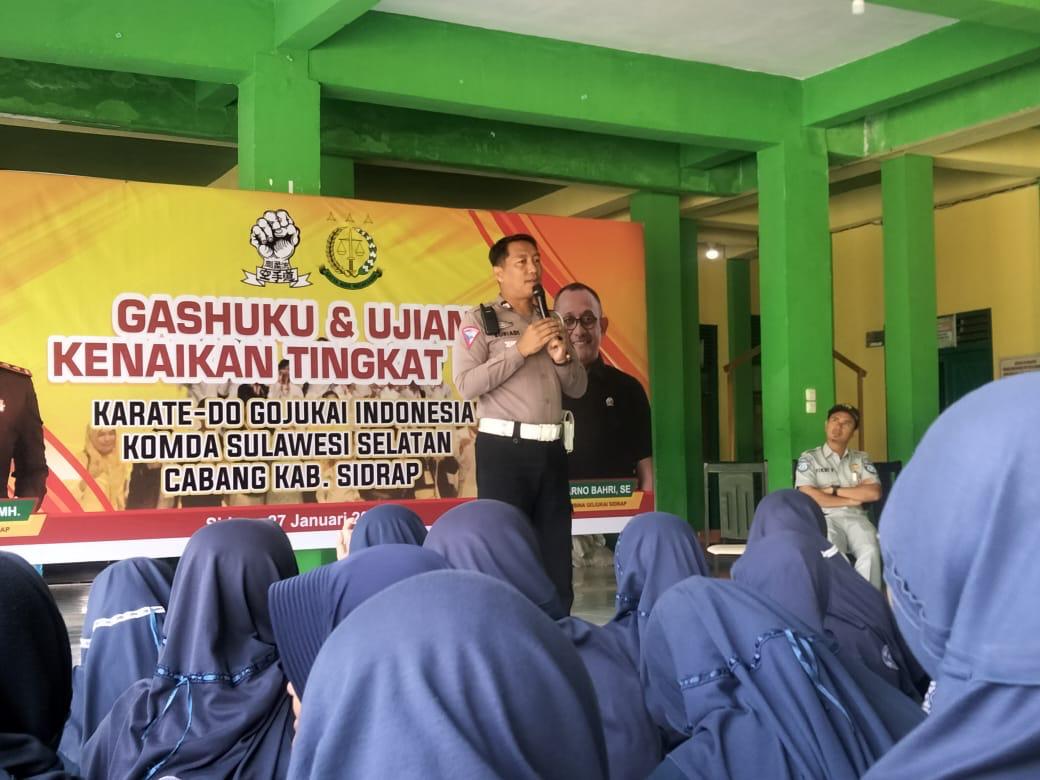 Pemberlakuan ETLE Mobile, Pelajar SMP Negeri 1 Pangsid Terima Sosialisasi Dari Sat Lantas Polres Sidrap